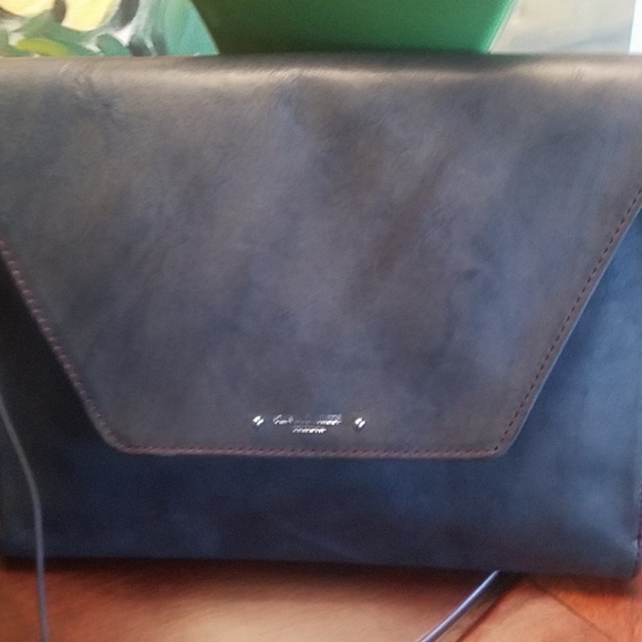 Olivia Harris Clutch/ IPad case carrier - Picture 1 of 6